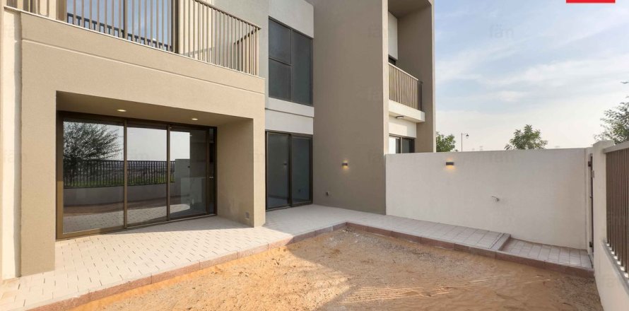 Adosado en Dubai, 3 dormitorios, 164.5 m², № 70471