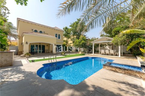 Купить виллу в Legacy, Jumeirah Park, Дубай: 4 спальни, 419м², № 43471 - фото 1