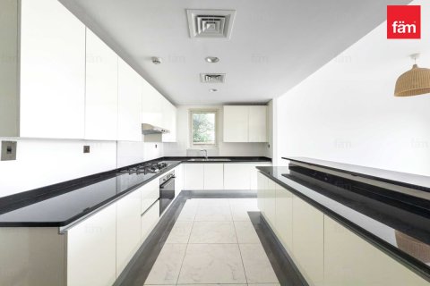 Купить виллу в Дубае: 5 спален, 606.9м², № 90465 - фото 16