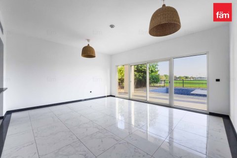 Купить виллу в Дубае: 5 спален, 606.9м², № 90465 - фото 2