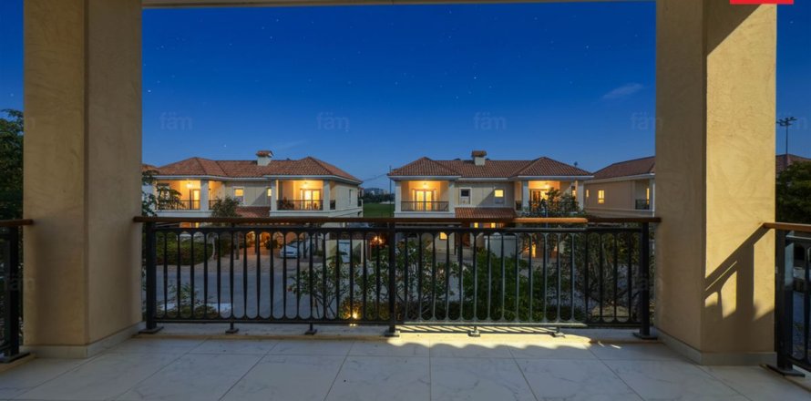 Вилла в Дубае, 4 спальни, 386.7м², № 90450