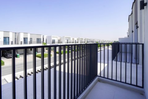 Villa in Dubai South (Dubai World Central), Dubai 3 bedrooms, 141 sq.m. № 110678 - photo 7