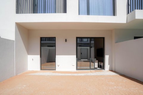 Villa in Dubai South (Dubai World Central), Dubai 3 bedrooms, 141 sq.m. № 110678 - photo 4