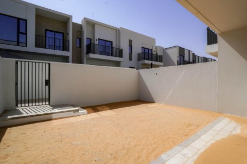 Villa in Dubai South (Dubai World Central), Dubai 3 bedrooms, 141 sq.m. № 110678 - photo 2