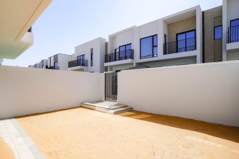 Villa in Dubai South (Dubai World Central), Dubai 3 bedrooms, 141 sq.m. № 110678 - photo 3