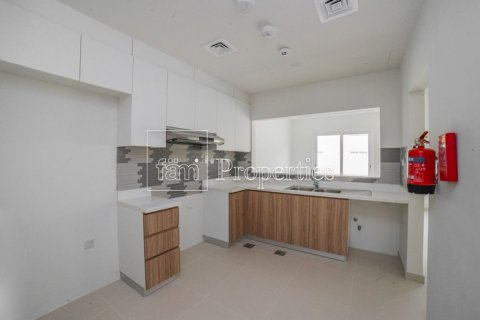 Снять в аренду таунхаус в Дубае: 3 спальни, 162.4м², № 110675 - фото 7