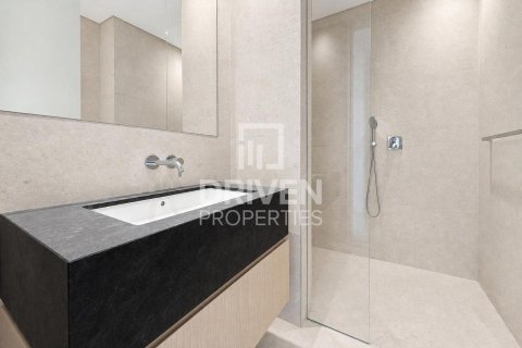 Apartment in Jumeirah, Dubai 4 bedrooms, 275.83 sq.m. № 126823 - photo 14