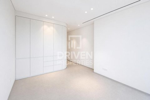 Apartment in Jumeirah, Dubai 4 bedrooms, 275.83 sq.m. № 126823 - photo 9