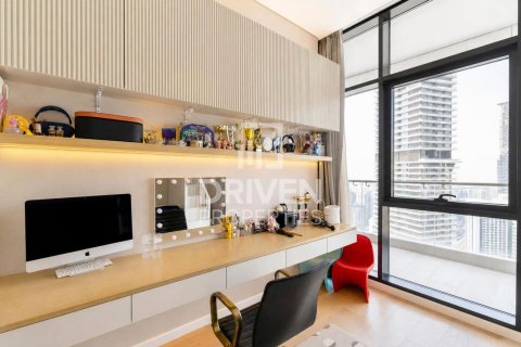 Apartment in Downtown Dubai (Downtown Burj Dubai), Dubai 3 bedrooms, 226.96 sq.m. № 126833 - photo 12