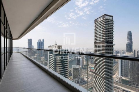 Apartment in Downtown Dubai (Downtown Burj Dubai), Dubai 3 bedrooms, 226.96 sq.m. № 126833 - photo 21