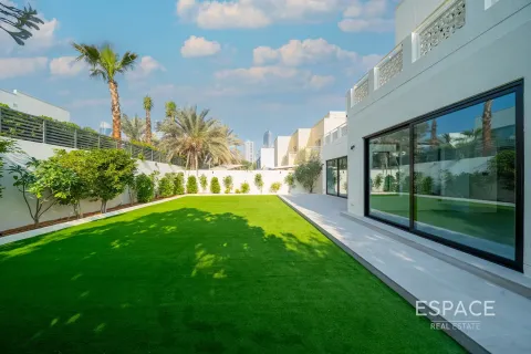 Villa en Meadows, Dubai, 4 dormitorios, 332 m², № 70094 - foto 19