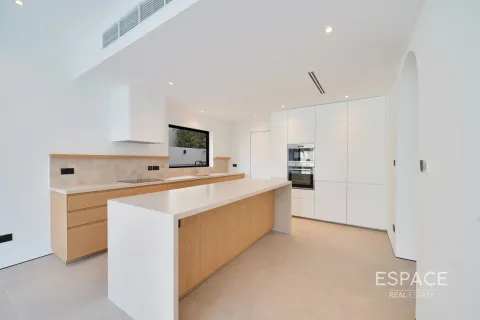 Villa en Meadows, Dubai, 4 dormitorios, 332 m², № 70094 - foto 2