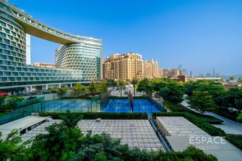 Apartment in Palm Jumeirah, Dubai 2 bedrooms, 159 sq.m. № 70095 - photo 1