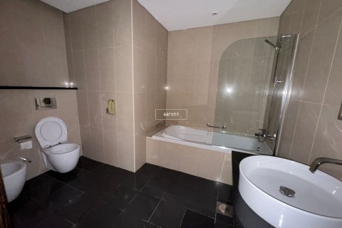 Apartment in Jumeirah Lake Towers, Dubai 2 bedrooms, 120.5 sq.m. № 49197 - photo 12
