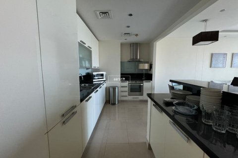 Apartment in Jumeirah Lake Towers, Dubai 2 bedrooms, 120.5 sq.m. № 49197 - photo 8