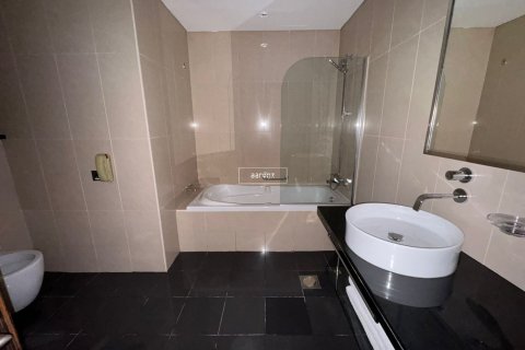 Apartment in Jumeirah Lake Towers, Dubai 2 bedrooms, 120.5 sq.m. № 49197 - photo 13
