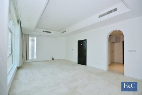 Снять в аренду виллу в Al Quoz, Дубай: 5 спален, 924м², № 103782 - фото 16