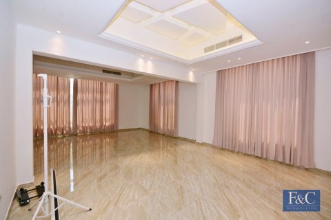 Снять в аренду виллу в Al Quoz, Дубай: 5 спален, 924м², № 103782 - фото 24