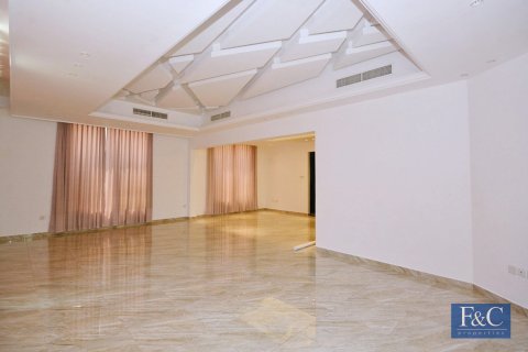 Снять в аренду виллу в Al Quoz, Дубай: 5 спален, 924м², № 103782 - фото 22