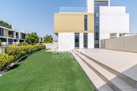 Снять в аренду виллу в Golf Grove, Дубай Хилс Эстейт, Дубай: 3 спальни, 394.19м², № 127784 - фото 2