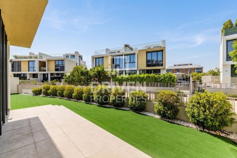 Снять в аренду виллу в Golf Grove, Дубай Хилс Эстейт, Дубай: 3 спальни, 394.19м², № 127784 - фото 27