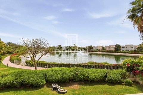 Villa à Meadows, Dubai, 5 chambres, 597.18 m², № 127787