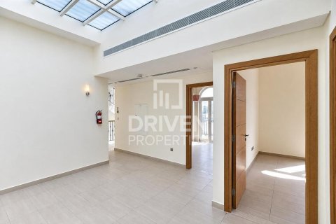 Villa à Jumeirah Park, Dubai, 4 chambres, 726.59 m², № 127775 - photo 10