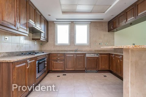 Villa in Jumeirah Park, Dubai 4 bedrooms, 738.1 sq.m. № 1725 - photo 9