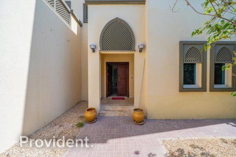 Villa in Jumeirah Park, Dubai 4 bedrooms, 738.1 sq.m. № 1725 - photo 28