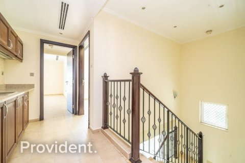 Villa in Jumeirah Park, Dubai 4 bedrooms, 738.1 sq.m. № 1725 - photo 13