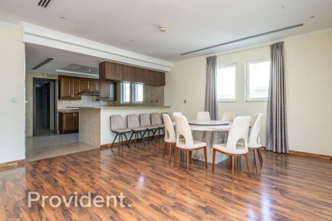 Villa in Jumeirah Park, Dubai 4 bedrooms, 738.1 sq.m. № 1725 - photo 6