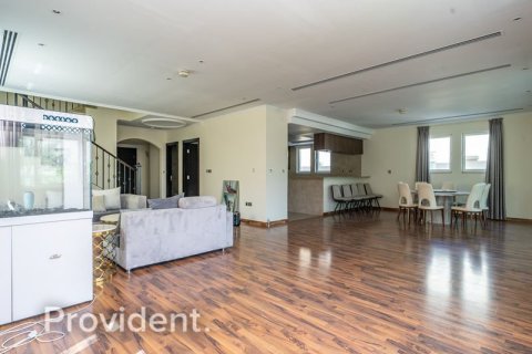 Villa in Jumeirah Park, Dubai 4 bedrooms, 738.1 sq.m. № 1725 - photo 7