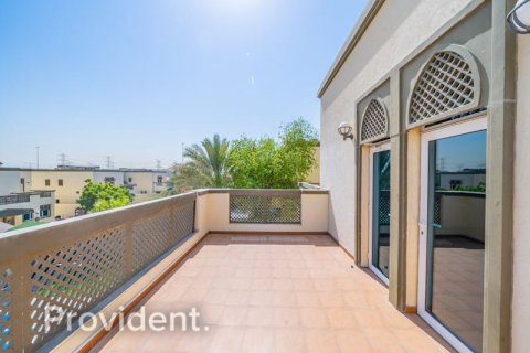 Villa in Jumeirah Park, Dubai 4 bedrooms, 738.1 sq.m. № 1725 - photo 14