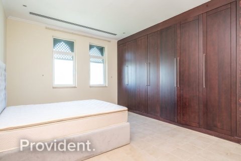 Villa in Jumeirah Park, Dubai 4 bedrooms, 738.1 sq.m. № 1725 - photo 18