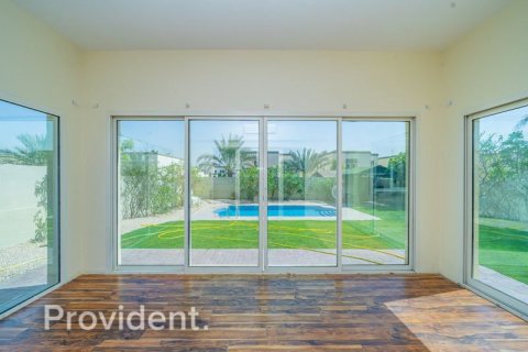 Villa in Jumeirah Park, Dubai 4 bedrooms, 738.1 sq.m. № 1725 - photo 3