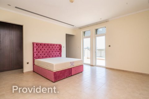 Villa in Jumeirah Park, Dubai 4 bedrooms, 738.1 sq.m. № 1725 - photo 17