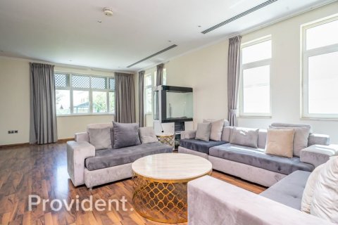 Villa in Jumeirah Park, Dubai 4 bedrooms, 738.1 sq.m. № 1725 - photo 8