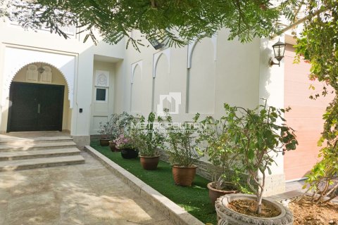 Villa in Al Furjan, Dubai 4 bedrooms, 309 sq.m. № 73965 - photo 7