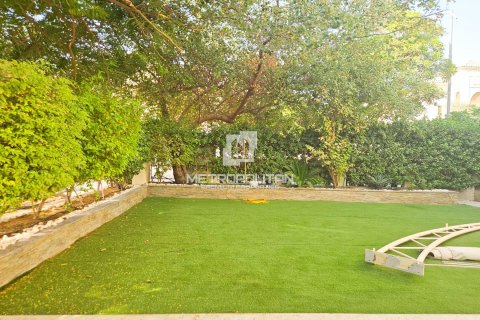 Villa in Al Furjan, Dubai 4 bedrooms, 309 sq.m. № 73965 - photo 6