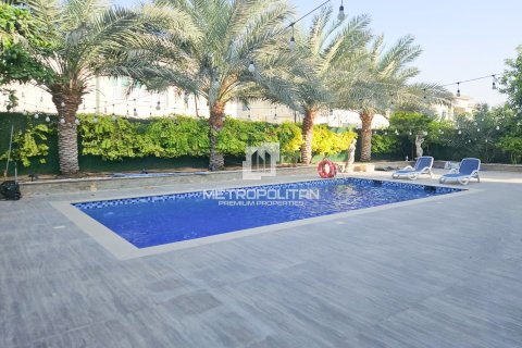 Villa in Al Furjan, Dubai 4 bedrooms, 309 sq.m. № 73965 - photo 3