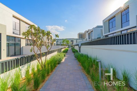 Townhouse in Al Furjan, Dubai 3 bedrooms, 255 sq.m. № 13564 - photo 19