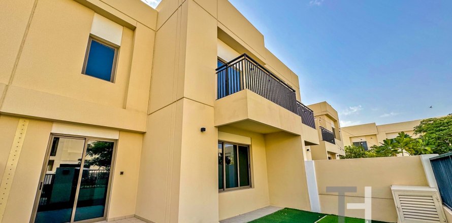 Townhouse in Town Square, Dubai 3 bedrooms, 196 sq.m. № 14095