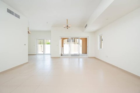 Villa in Dubai Land, Dubai 4 bedrooms, 457 sq.m. № 58706 - photo 2