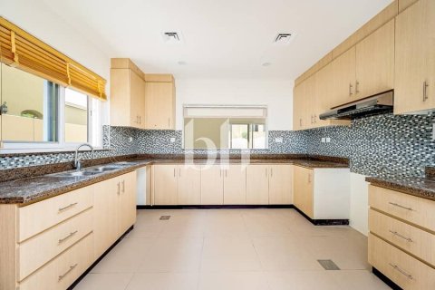 Villa in Dubai Land, Dubai 4 bedrooms, 457 sq.m. № 58706 - photo 5