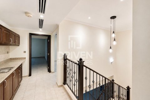 Villa in Jumeirah Park, Dubai 4 bedrooms, 758.46 sq.m. № 127773 - photo 8