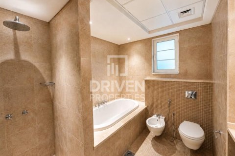 Villa in Jumeirah Park, Dubai 4 bedrooms, 758.46 sq.m. № 127773 - photo 15