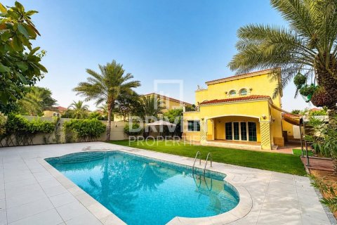 Villa in Jumeirah Park, Dubai 4 bedrooms, 758.46 sq.m. № 127773 - photo 2