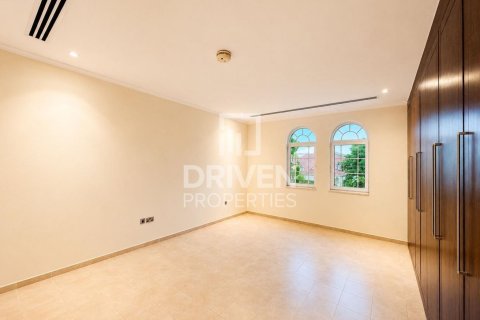Villa in Jumeirah Park, Dubai 4 bedrooms, 758.46 sq.m. № 127773 - photo 11