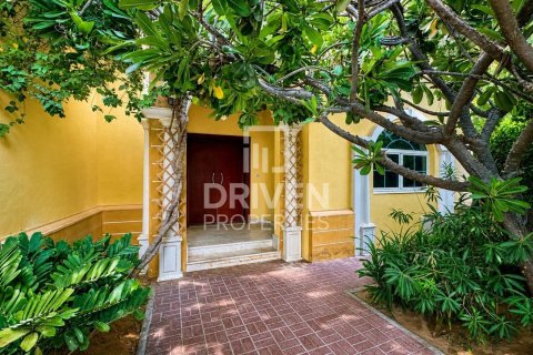 Villa in Jumeirah Park, Dubai 4 bedrooms, 758.46 sq.m. № 127773 - photo 17