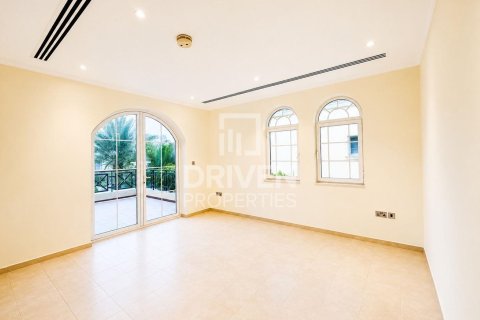 Villa in Jumeirah Park, Dubai 4 bedrooms, 758.46 sq.m. № 127773 - photo 12